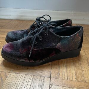 Madden Girl Suede Platform Shoes size 8M